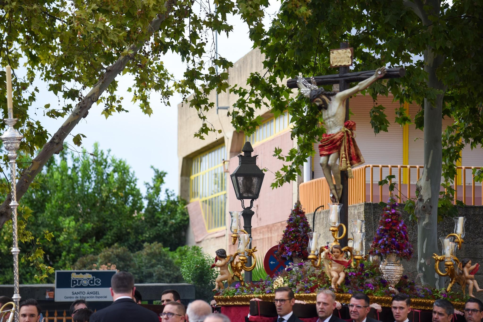 El vía crucis misionero del Cristo del Amor, en imágenes