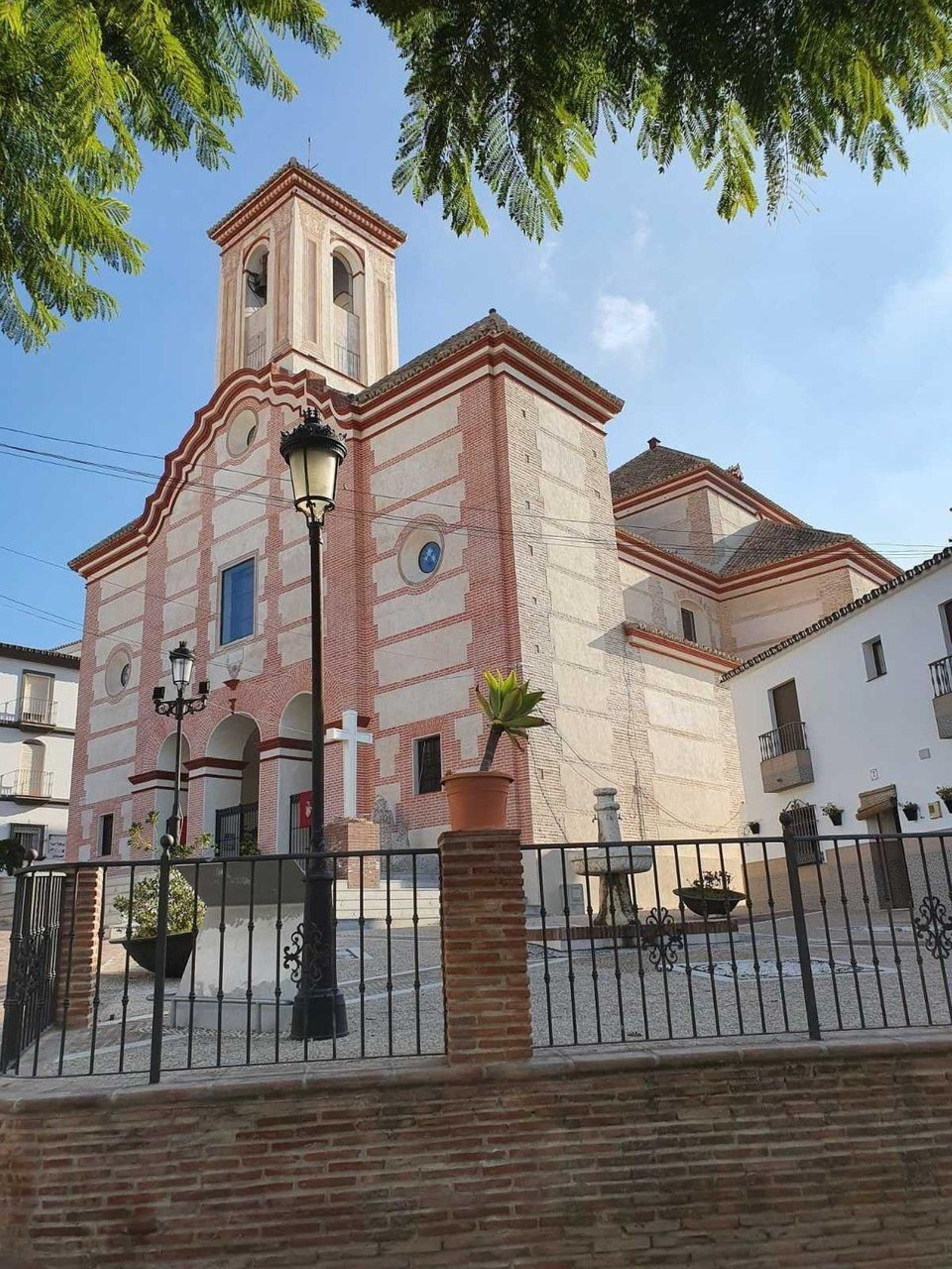 La hermosa iglesia de Santa Ana.
