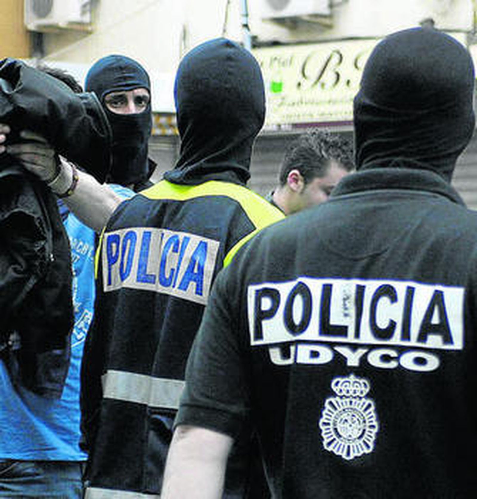 Miembros de la Udyco durante una operación contra el tráfico de drogas.