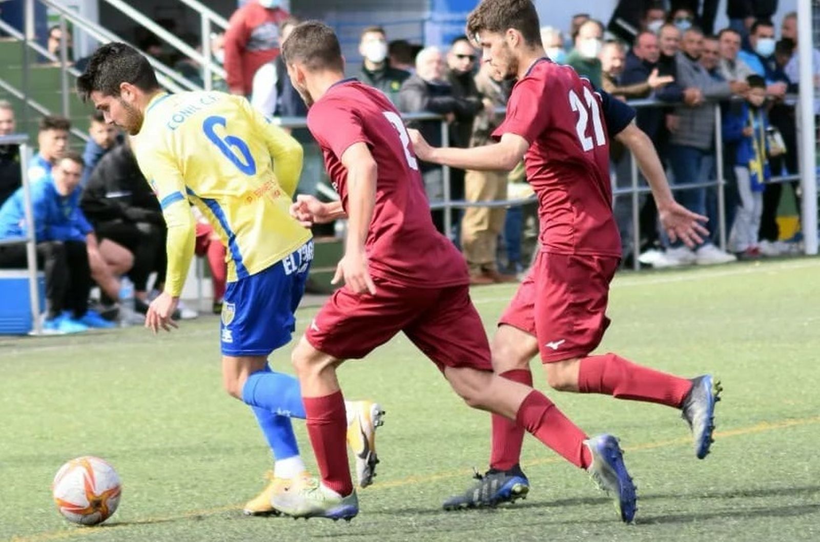 Alberto Quintana (6), centrocampista del conjunto conileño.