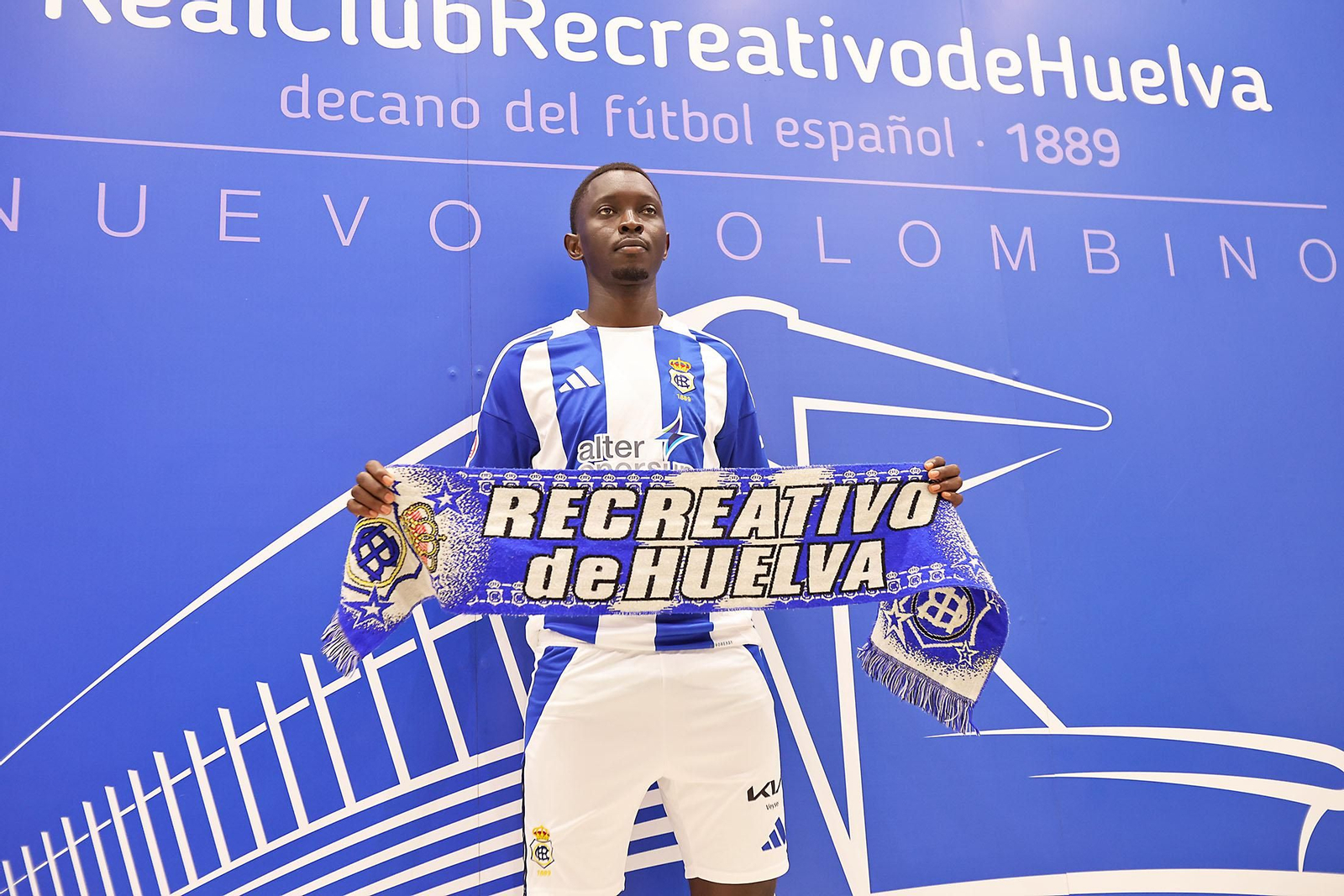 Imágenes de la presentación de Malam Camará como jugador del Recreativo de Huelva