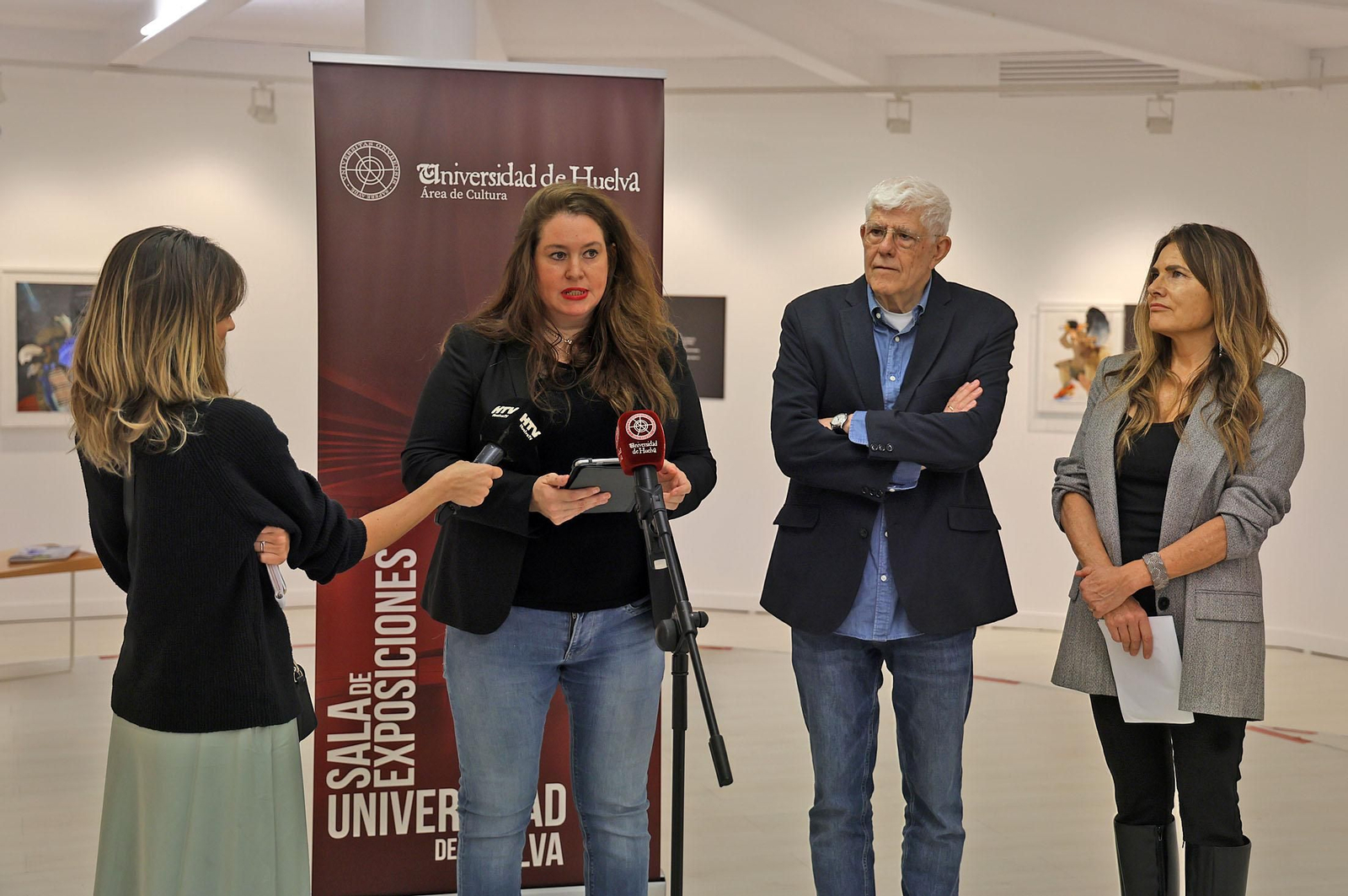 Imágenes de la exposición de Juan Carlos Castro Crespo 'Un día de noviembre'