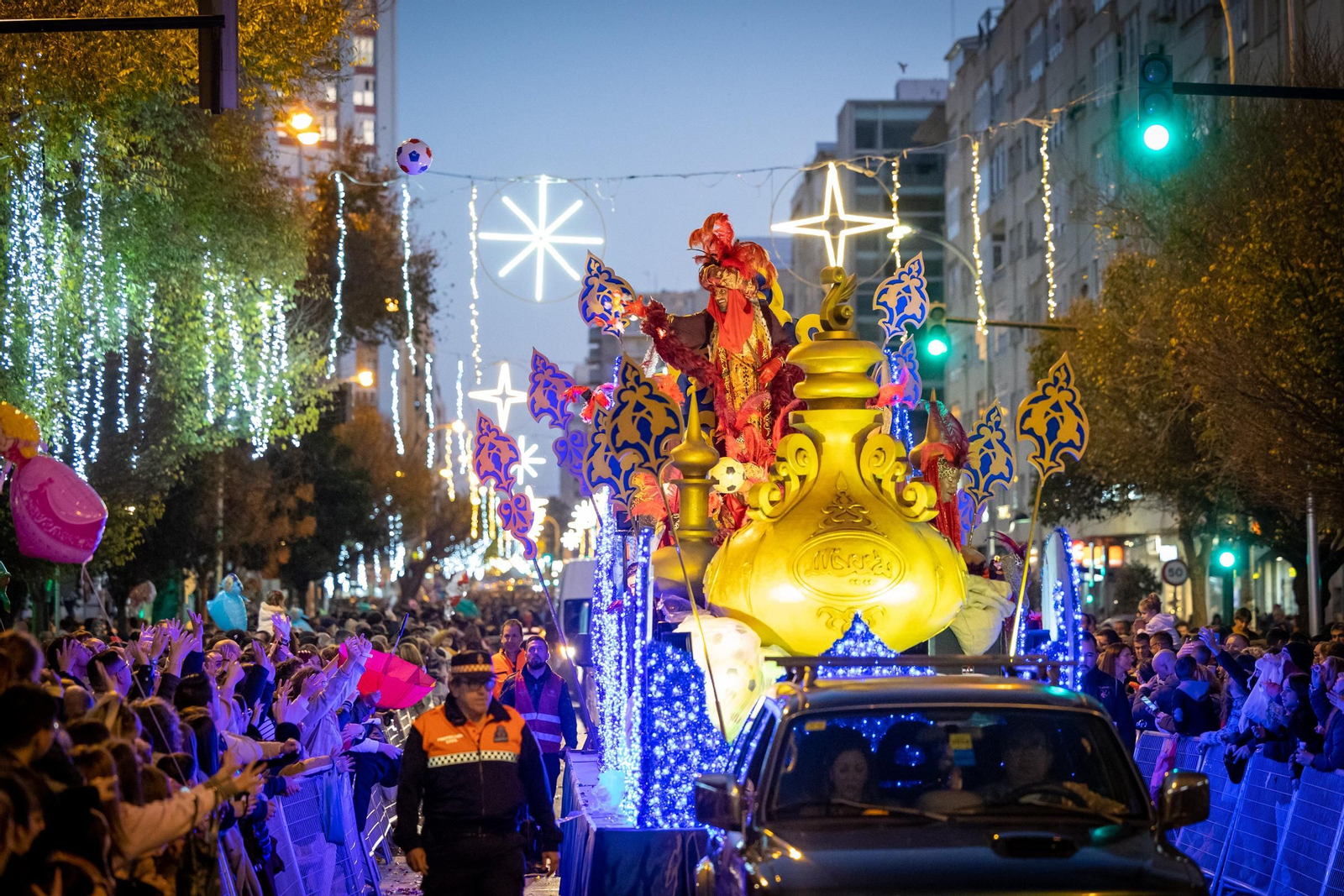 Todas las imágenes de la cabalgata de los Reyes Magos en Cádiz