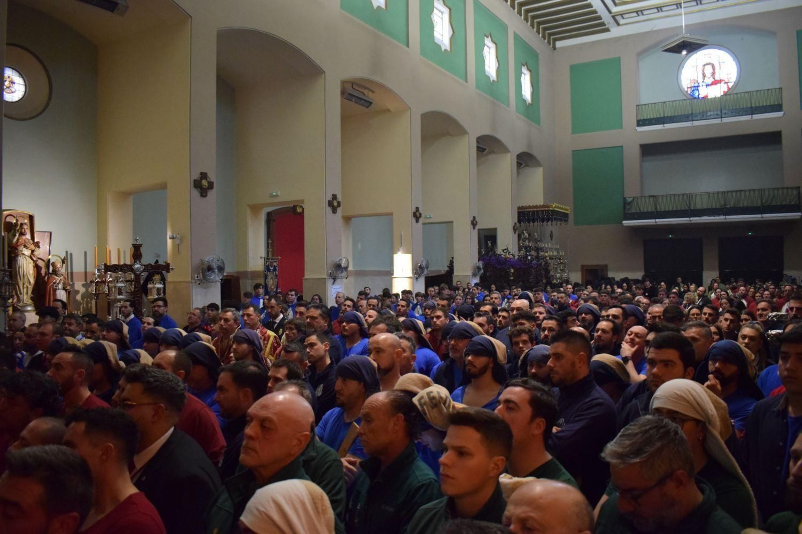 La iglesia de Cristo Rey completamente abarrotada.