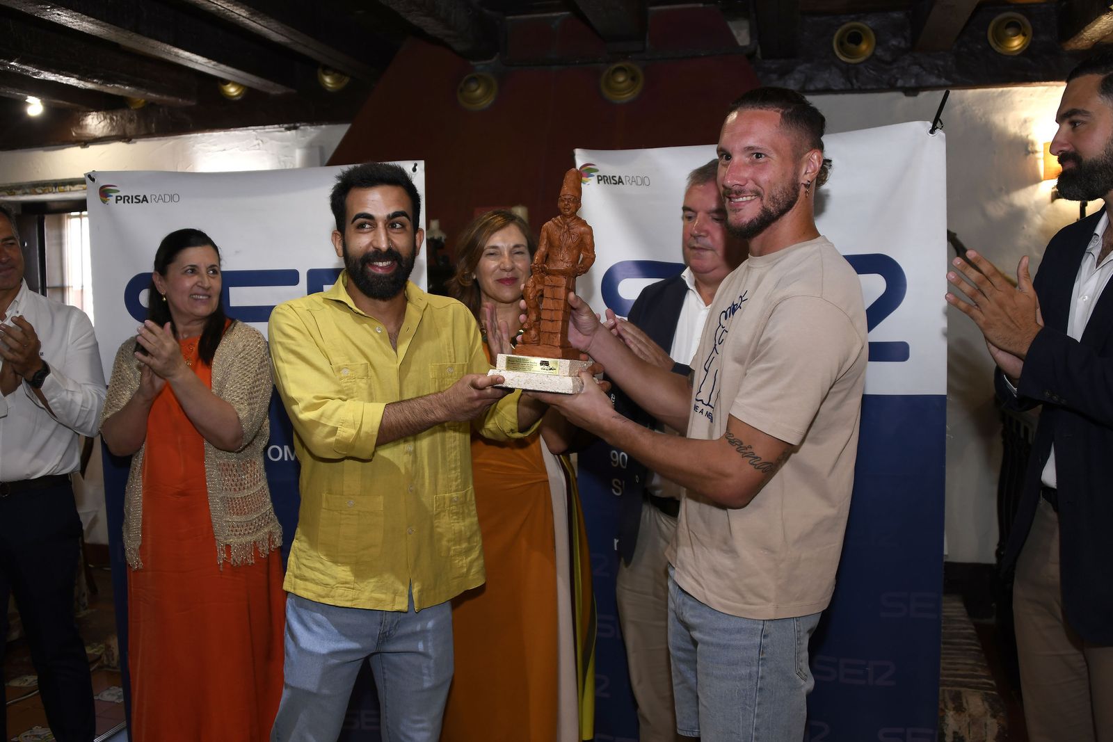 Ledesma recoge el premio.