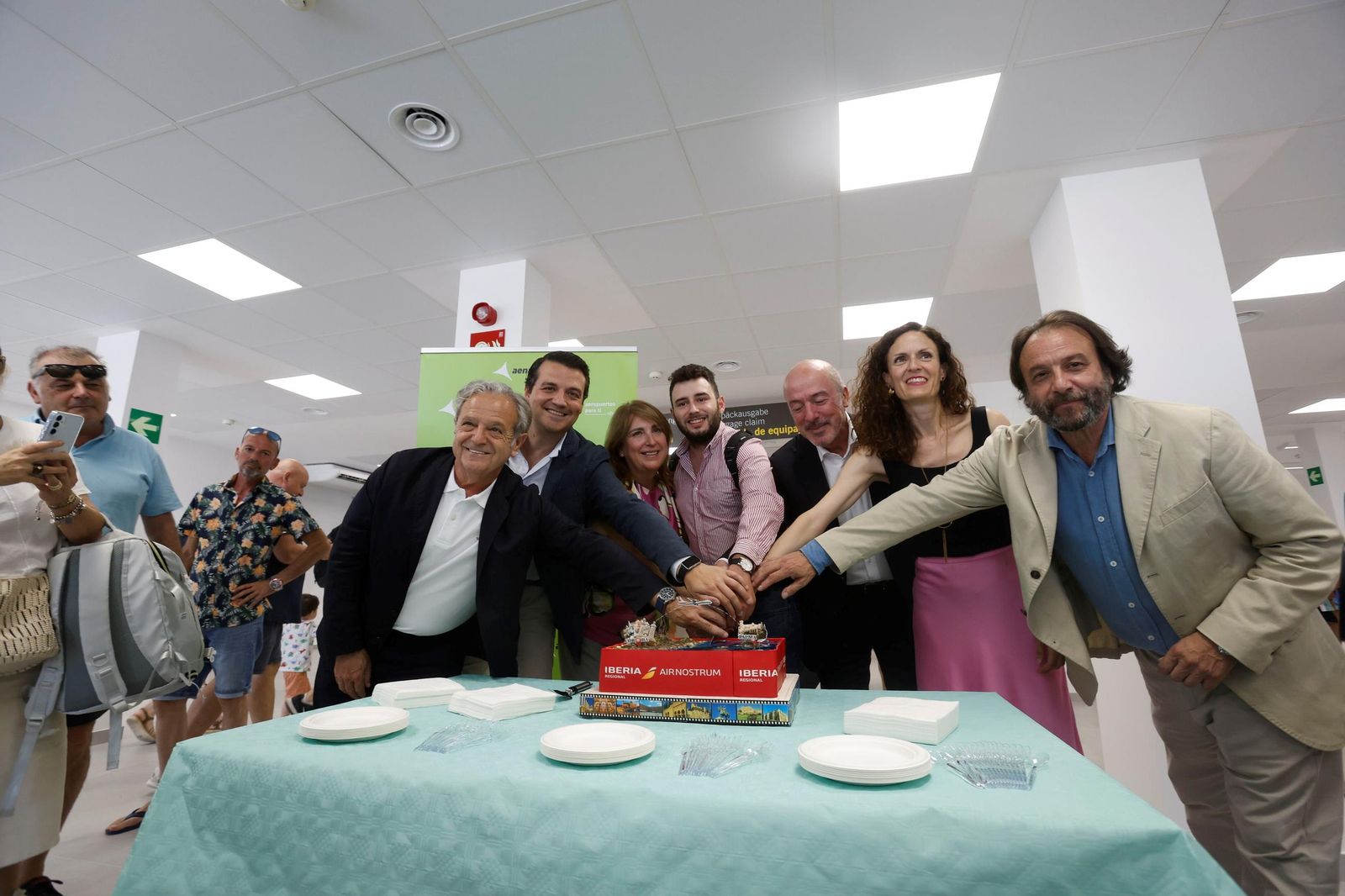 Los primeros vuelos comerciales en el aeropuerto de Córdoba, en fotografías