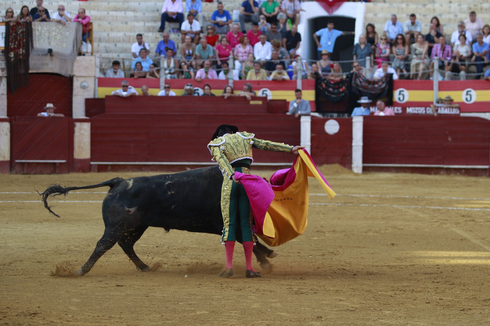 Imágenes de la corrida de toros del jueves en la Feria de Almería 2024