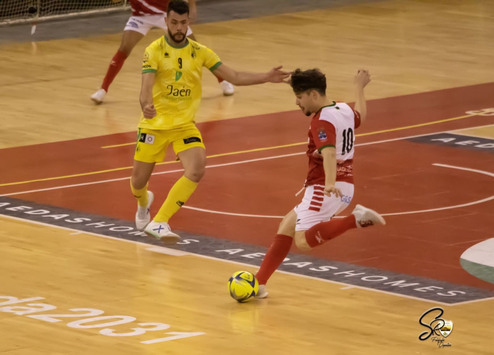 Álex Motos ha marcado varios goles con un fuerte chut desde lejos.