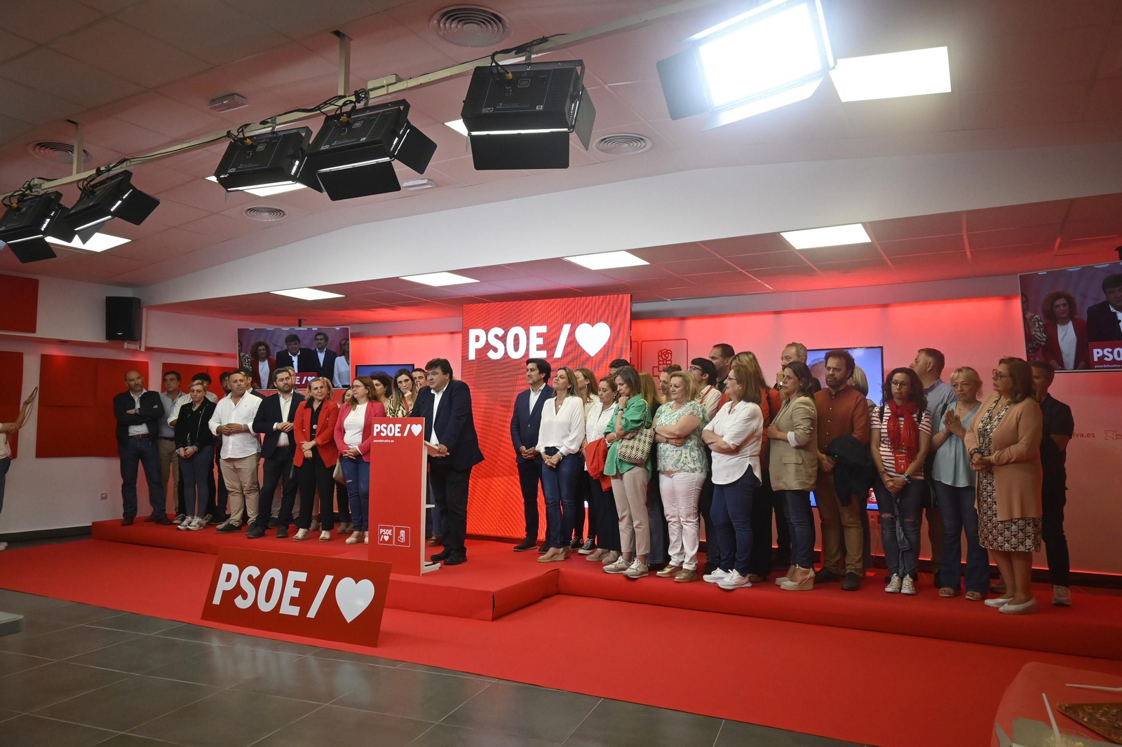 Imágenes del PSOE tras las elecciones municipales en Huelva