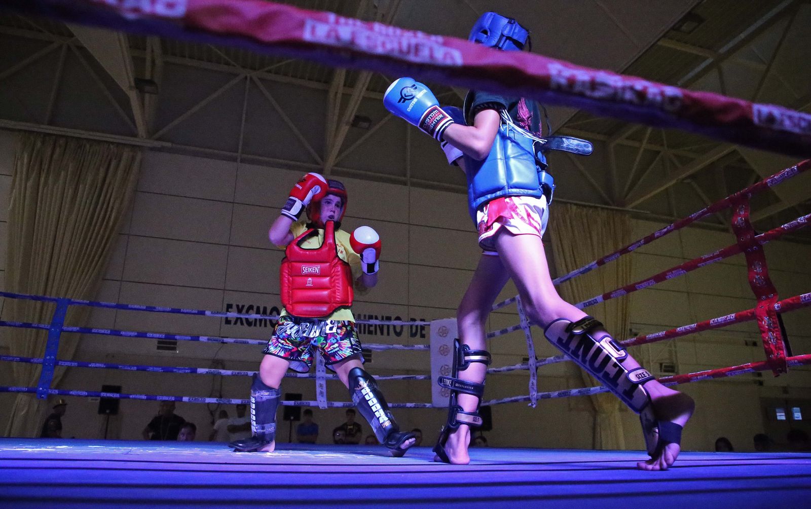 Velada de rock boxing en Tarifa, en imágenes