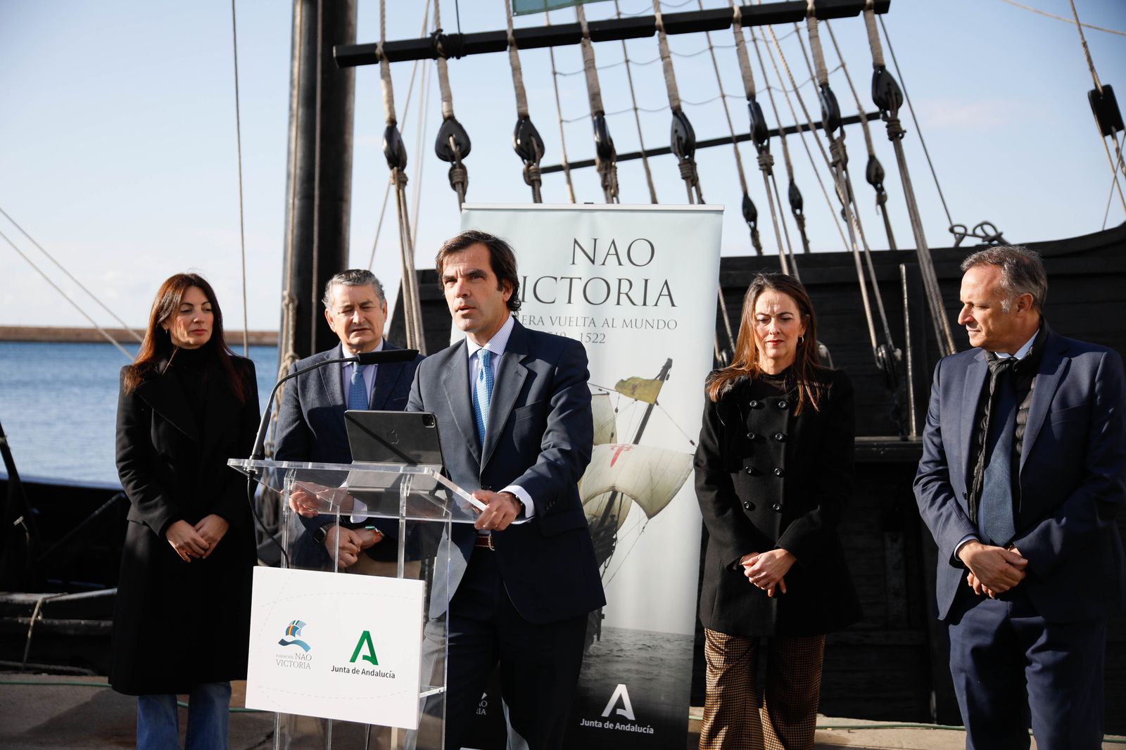 Imágenes de la visita del Consejero Antonio Sanz a la Nao Victoria