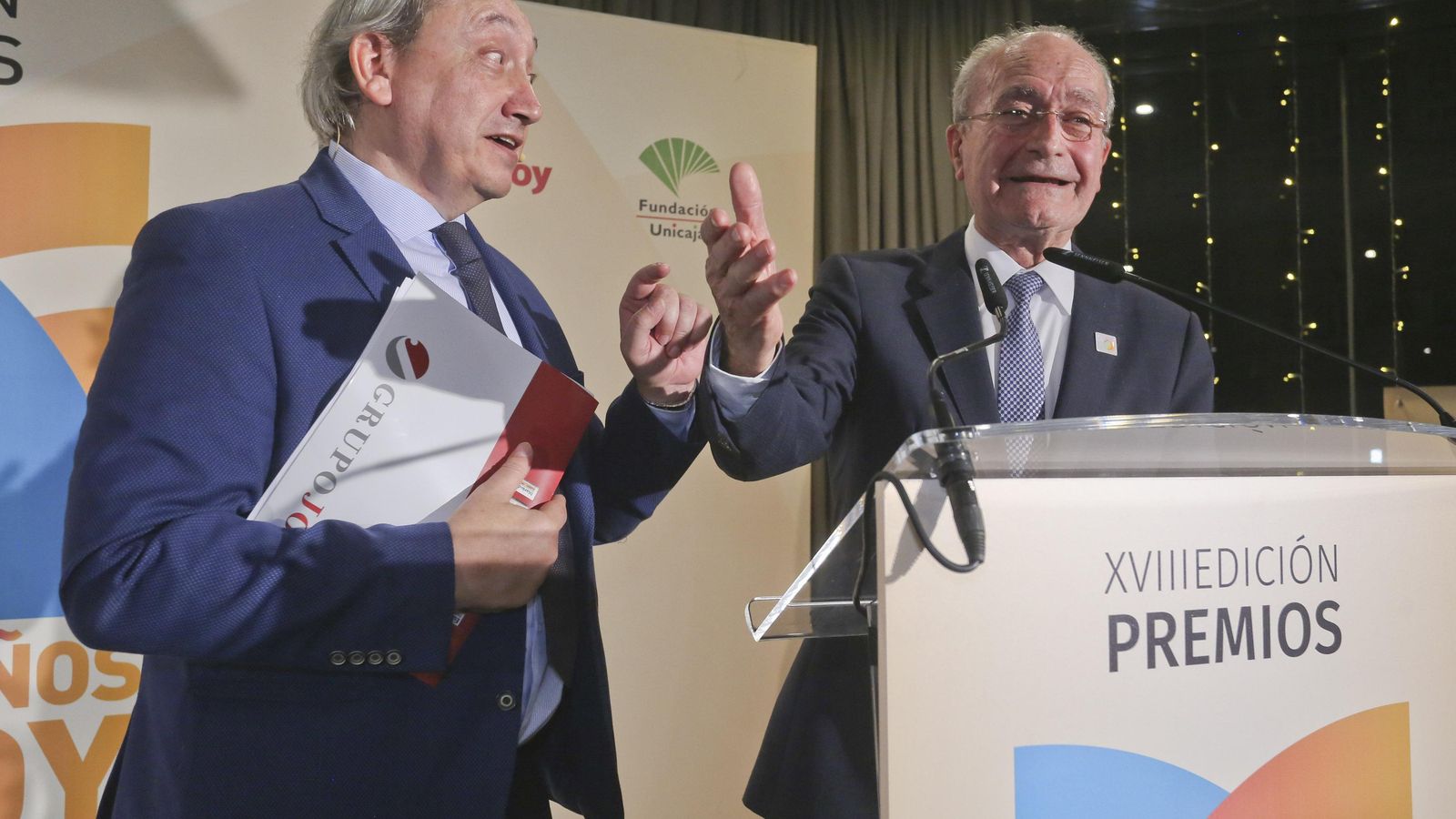 Antonio Méndez charla con Francisco de la Torre.
