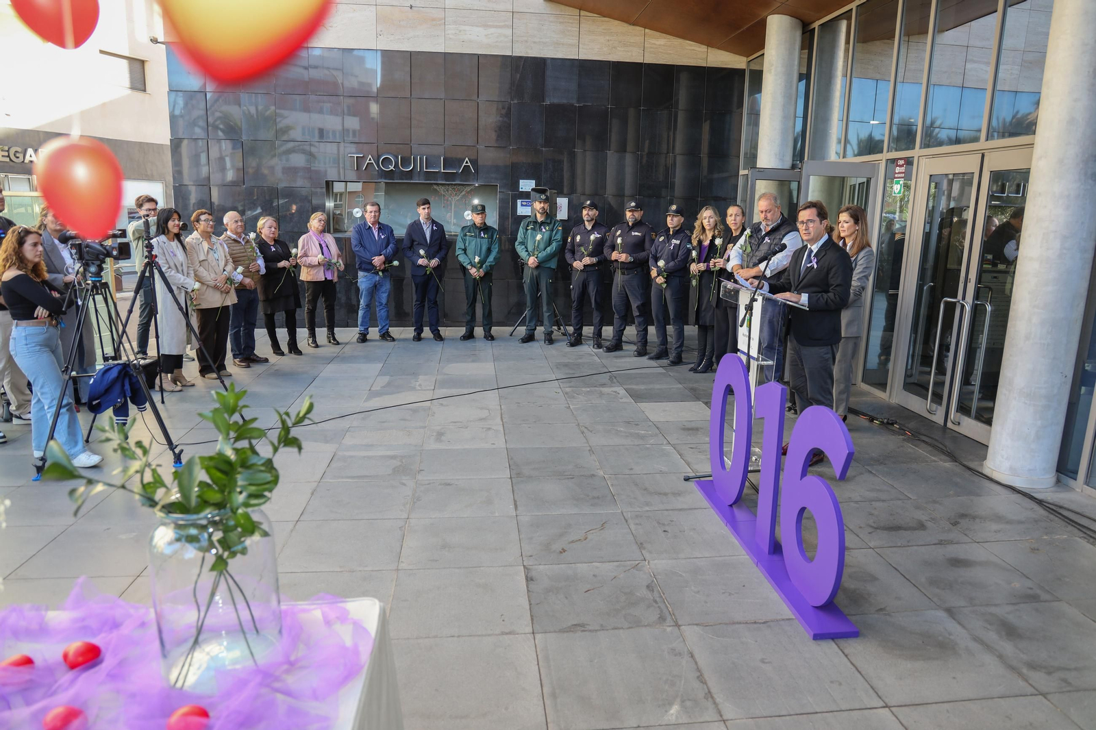 Francisco Góngora y Delia Mira en el acto central del 25N en El Ejido.