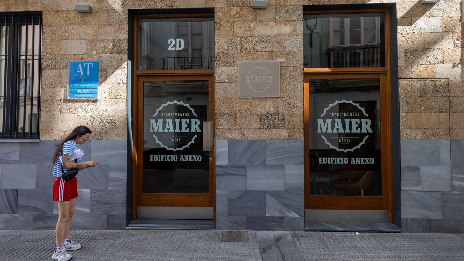 Apartamentos turísticos entre Puerto Chico y San Juan.