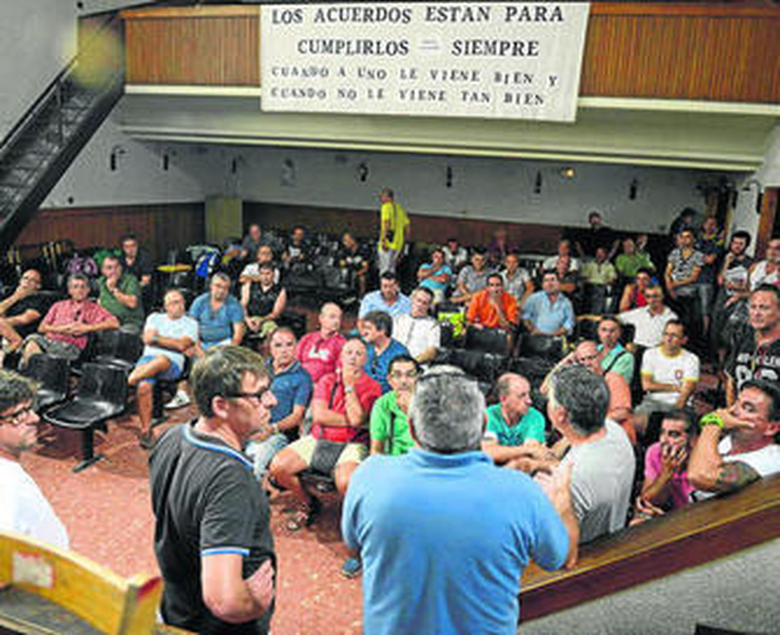 Imagen de archivo de una asamblea de los ex Delphi en el edificio de los sindicatos de Cádiz.