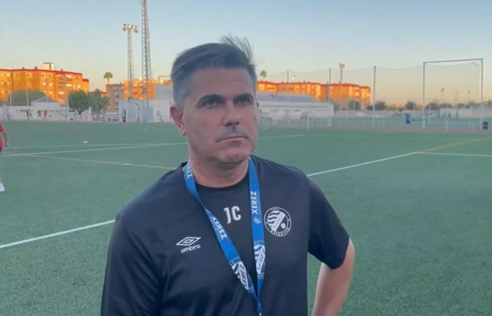 Juan Carlos Ramírez, técnico del Xerez DFC juvenil, apuesta por el partido a partido.