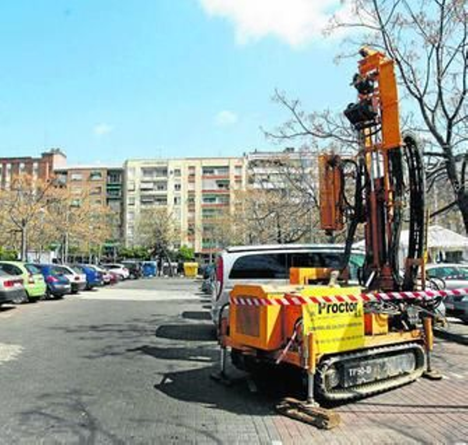 Maquinaria de los sondeos que se realizan junto a la plaza de toros.