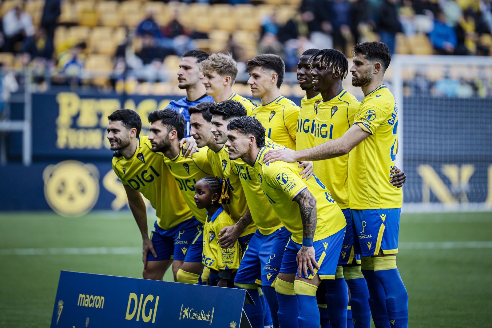 Búscate entre las imágenes del partido de fútbol Cádiz CF - UD Almería