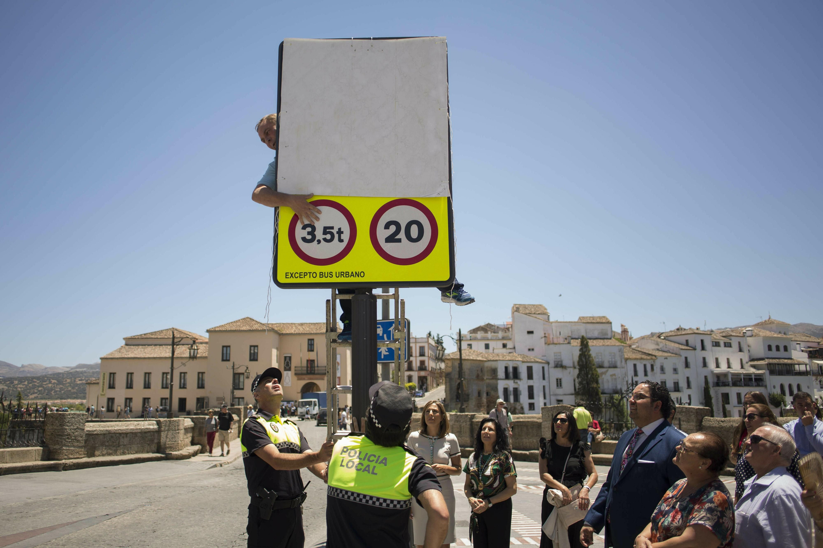 El nuevo gobierno de Ronda abre al tráfico el Puente Nuevo