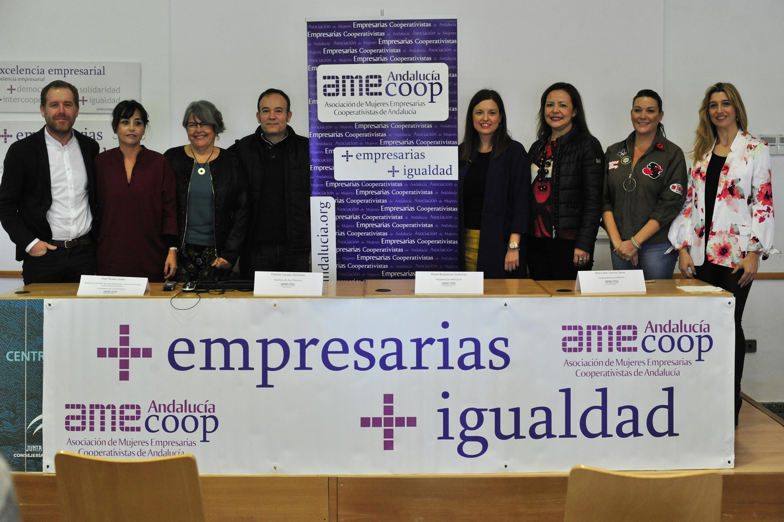 Foto de grupo de la asamblea de la Asociación de Mujeres Empresas Cooperativistas de Andalucía.
