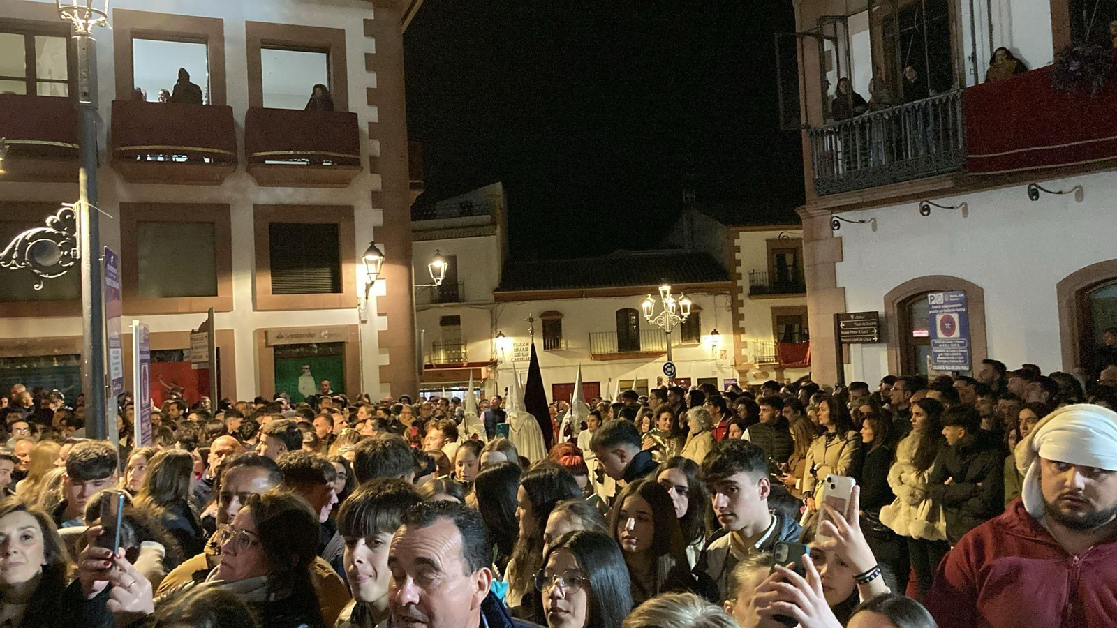 Martes Santo en Montoro: Una multitud arropa a la Hermandad de la Humildad, en imágenes
