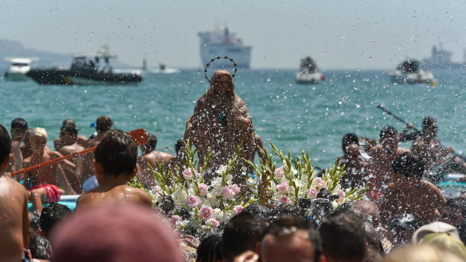 La romería marítima de la Virgen de la Palma en El Rinconcillo, en imágenes