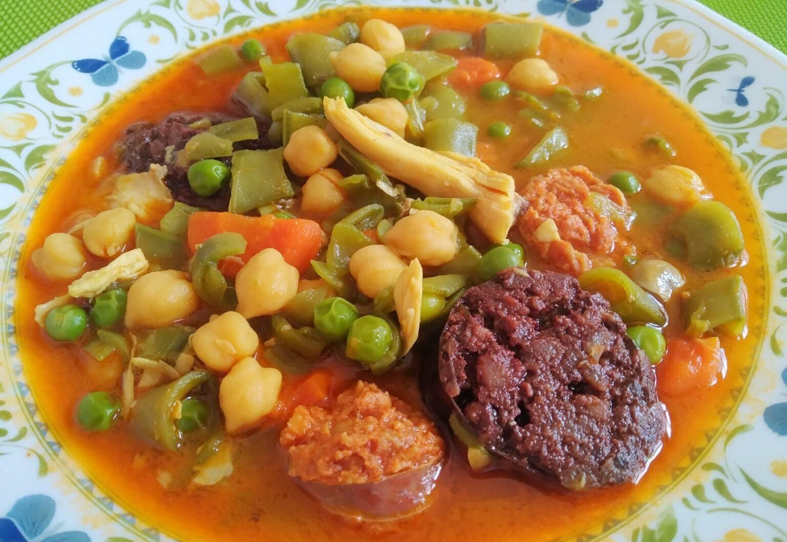 Un plato de potaje de berzas.