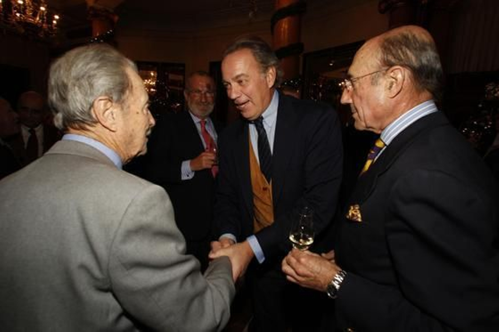Los jerezanos afincados en Madrid se dieron cita en el Centro Cultural de los ejércitos para rendir homenaje a Bertín Osborne./José Ramón Ladra

Foto: Jose Ramon Ladra