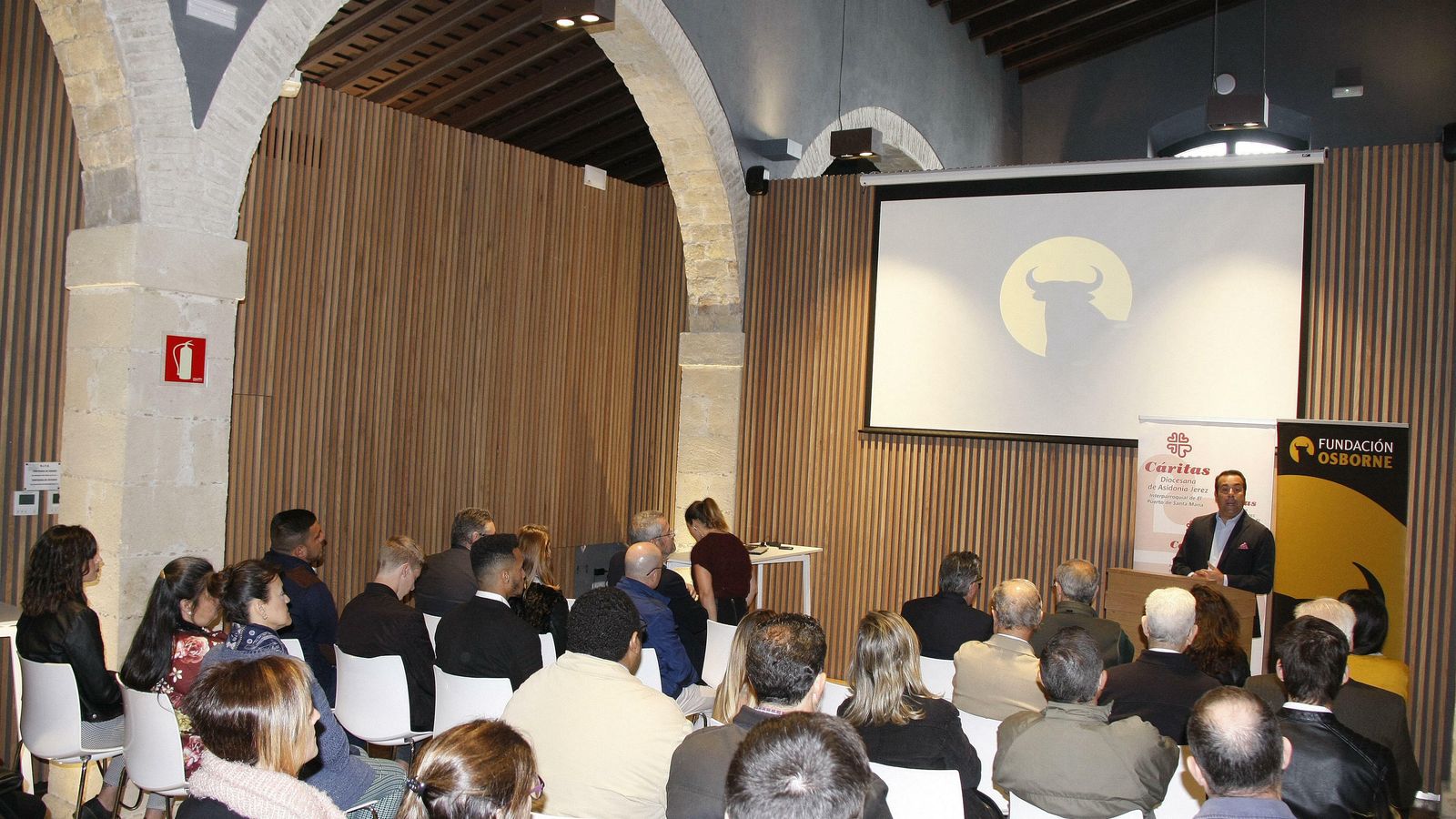 En total serán 400 horas de curso, que se dividirán entre 140 de teoría y 180 de prácticas.