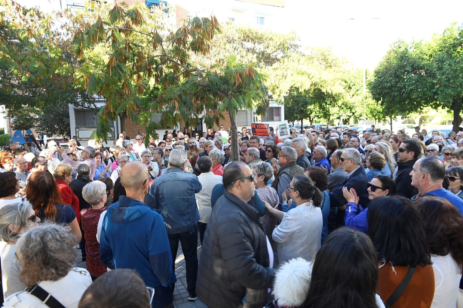 La protesta de los vecinos de la Fuensanta en defensa de la sanidad públicas, en imágenes La protesta de los vecinos de la Fuensanta en defensa de la sanidad públicas, en imágenes