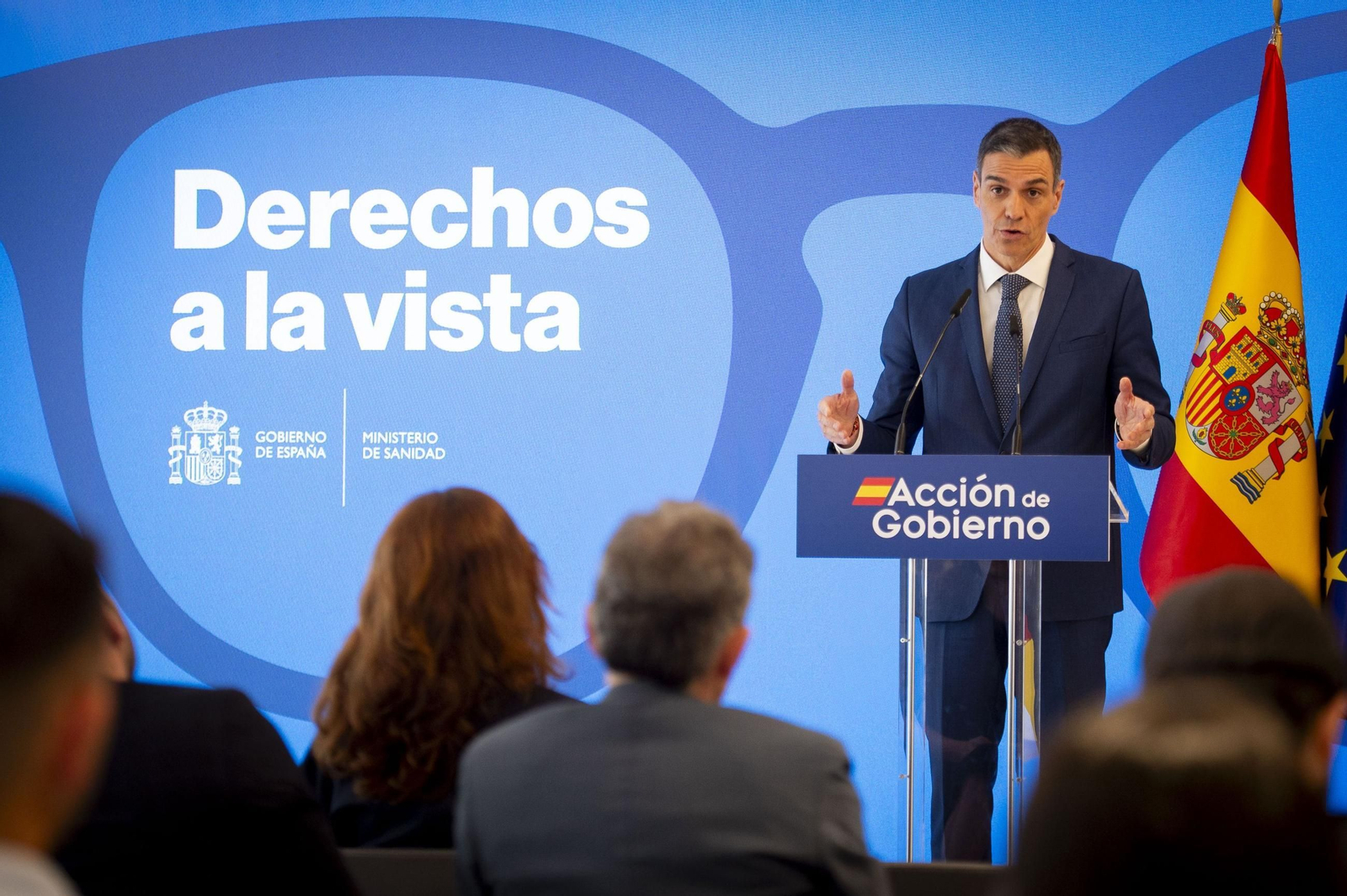 El presidente del Gobierno, Pedro Sánchez, anuncia una ayuda de 100 euros para gafas y lentillas para menores de 16 años.