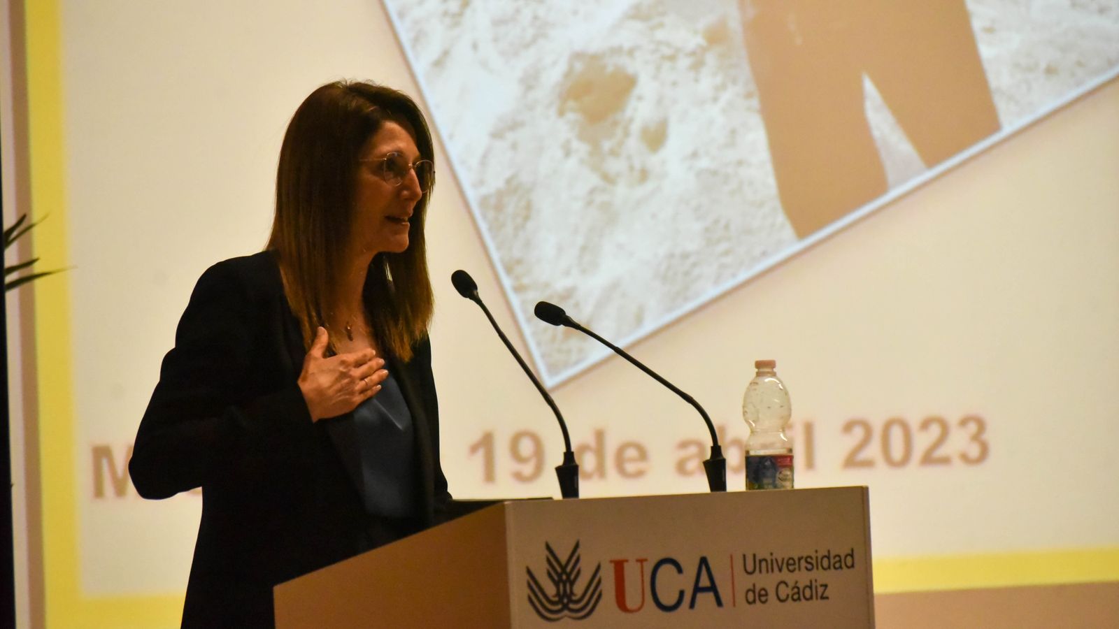 Fotos de la conferencia de Rosa María Calaf con Juan Jose Téllez