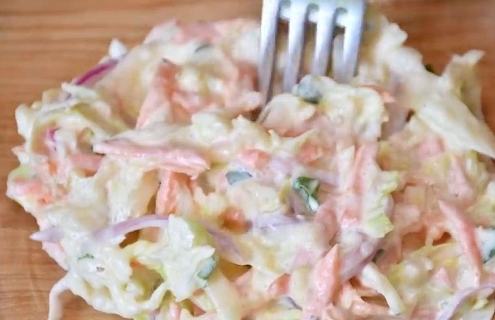 Ensaladilla de col y zanahoria