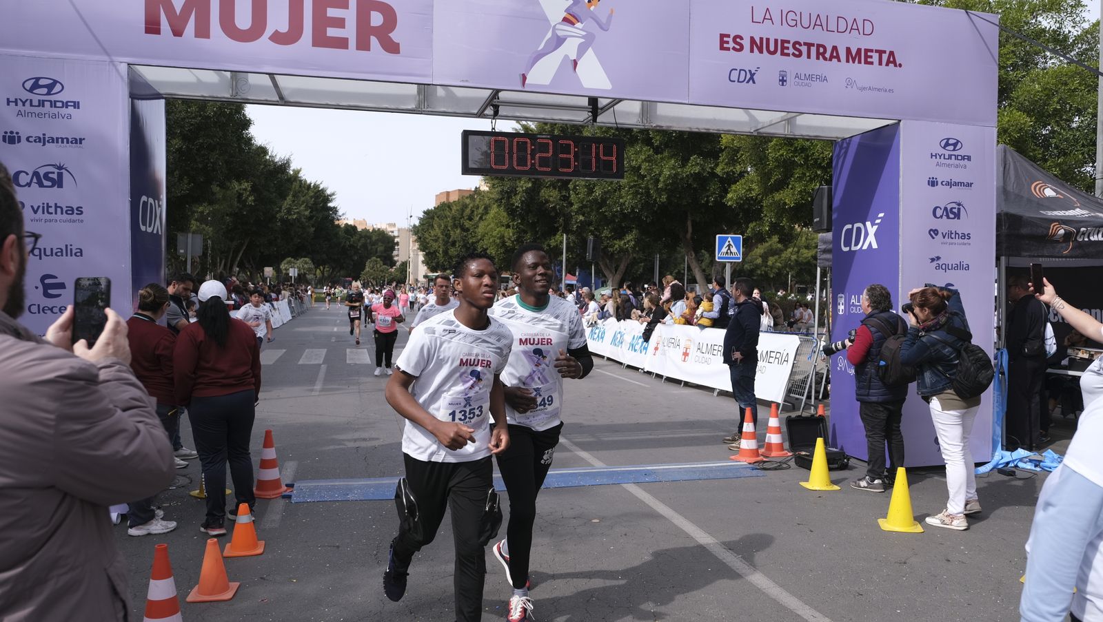 Imágenes de la Carrera de la Mujer 2023 en Almería