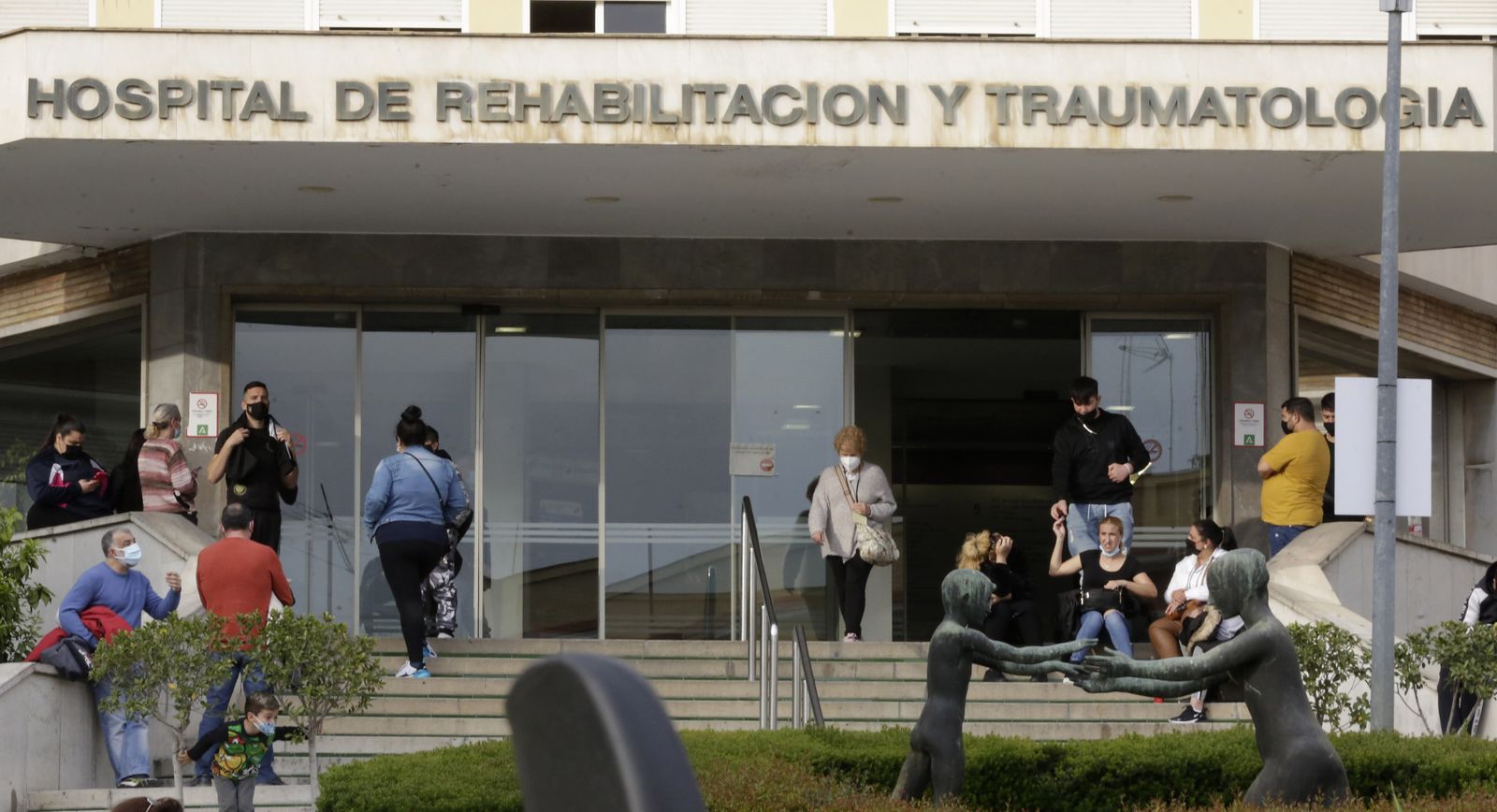 El Hospital Virgen del Rocío, donde se encuentra la víctima.