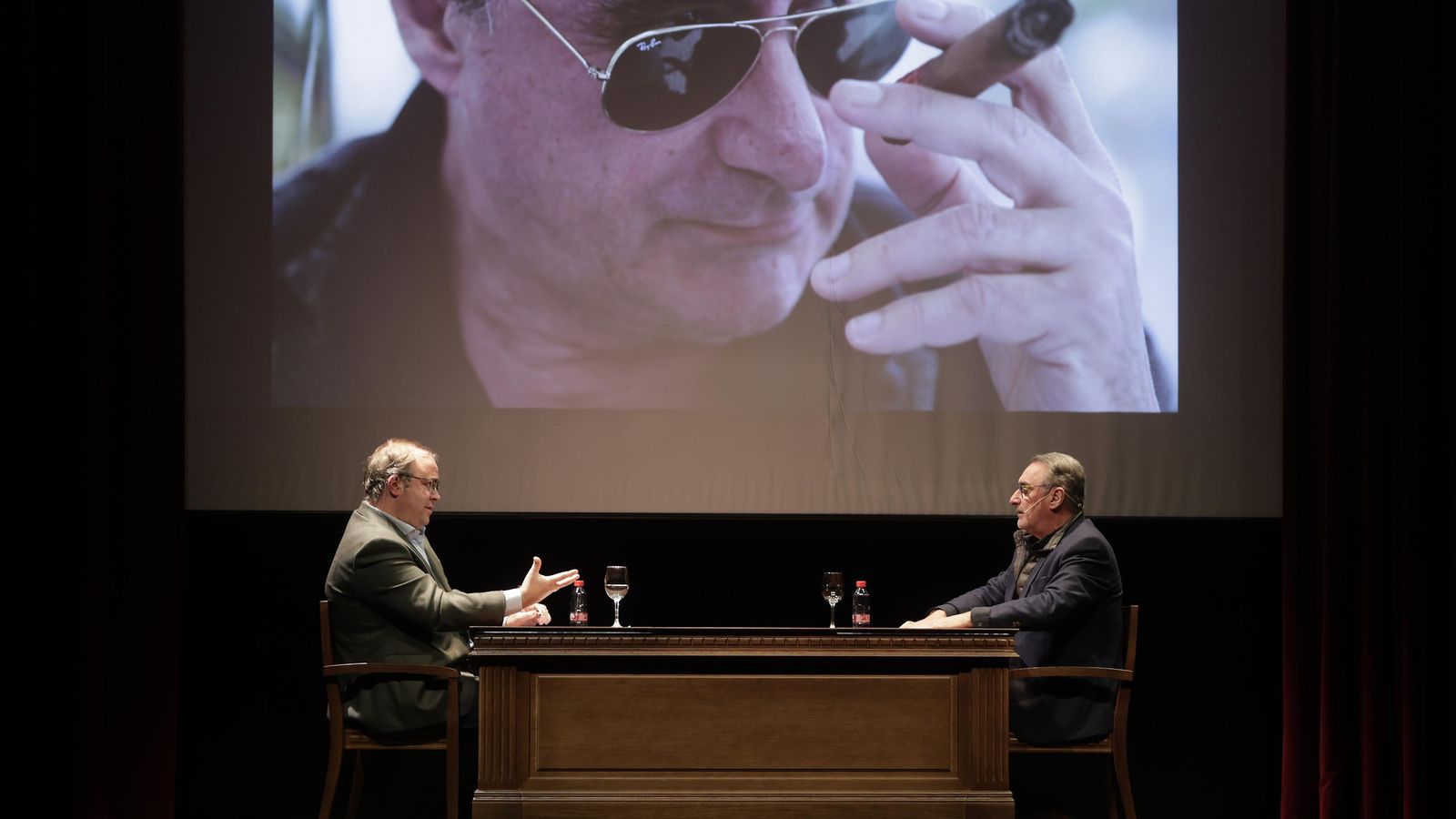 La tertulia en el escenario del Teatro Cajasol.