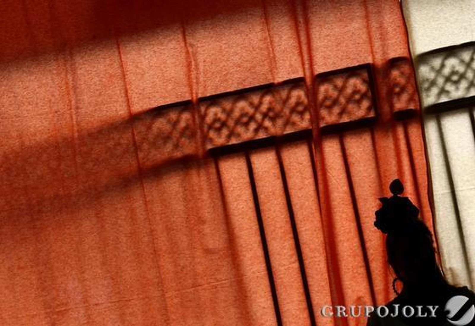 La Feria reúne a miles de personas en su jornada más esperada y en un año en el que se recuerda a Paco de Lucía

Foto: Erasmo Fenoy