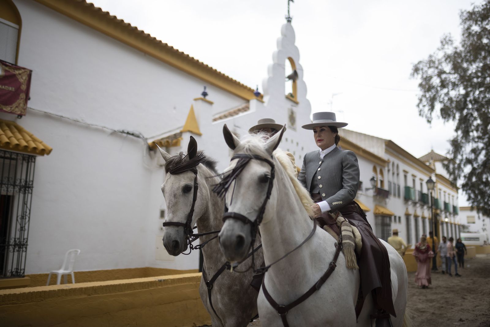 El Rocío 2023: Imágenes de ambiente en la aldea durante la presentación de las Hermandades