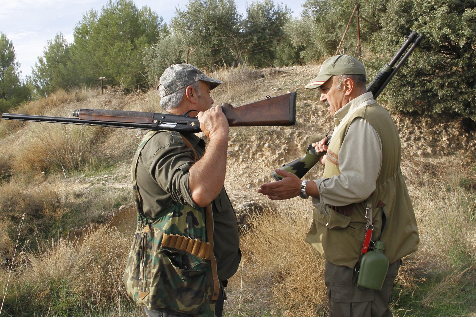 Diez heridos por disparos accidentales de cazadores y diez mil licencias menos de armas que hace diez años en Almería