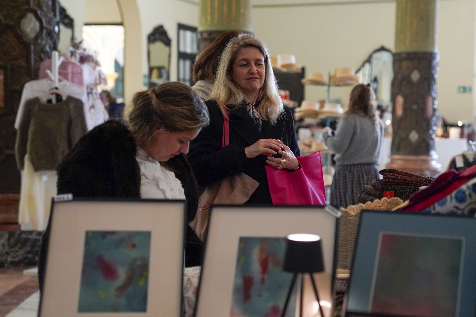 Las fotos del Rastrillo Nuevo Fututo en el Casino de la Exposición