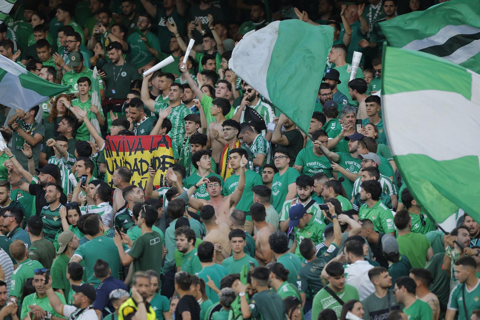 Búscate en las fotos del Betis - Fiorentina