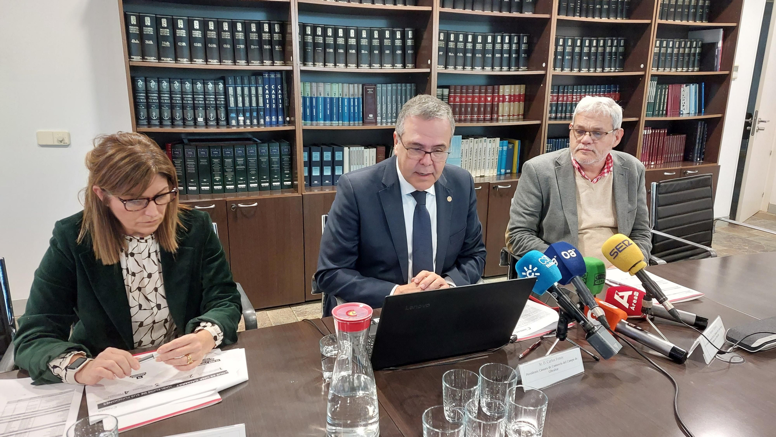 El presidente de la Cámara de Comercio, Carlos Fenoy, junto a Guadalupe López y Manuel Tinoco.