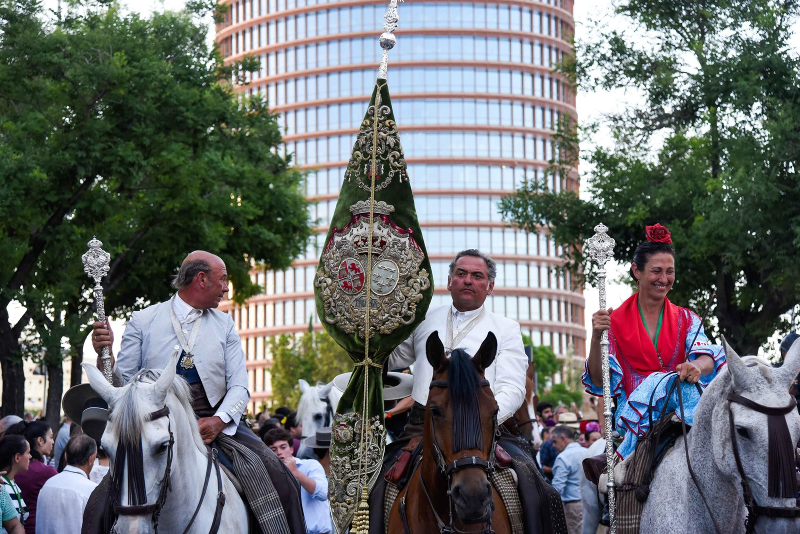 Llegada de la Hermandad del Rocío de Triana 2025 a Sevilla
