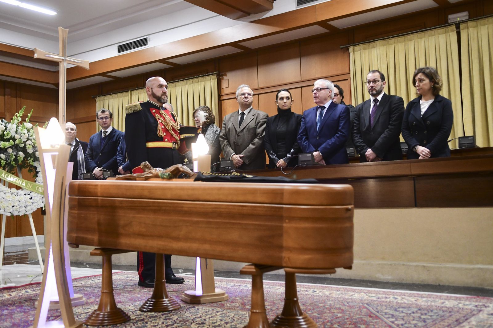 Las imágenes de la capilla ardiente de Pablo García Baena