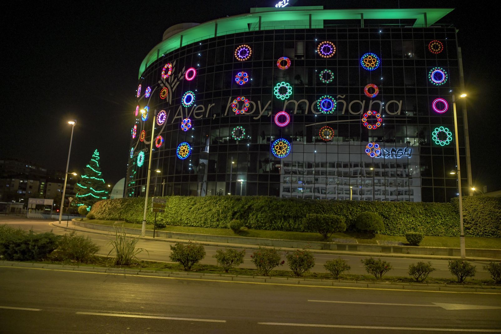 El Banco de Alimentos enciende la Navidad de Caja Rural Granada
