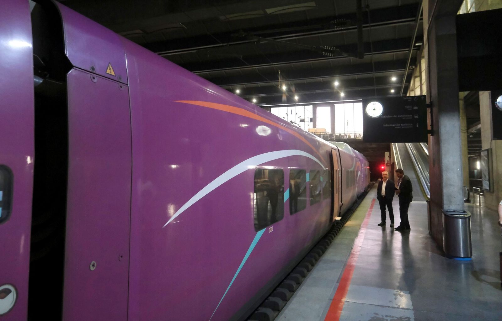 Los trenes Avlo comienzan a circular por Córdoba, en imágenes