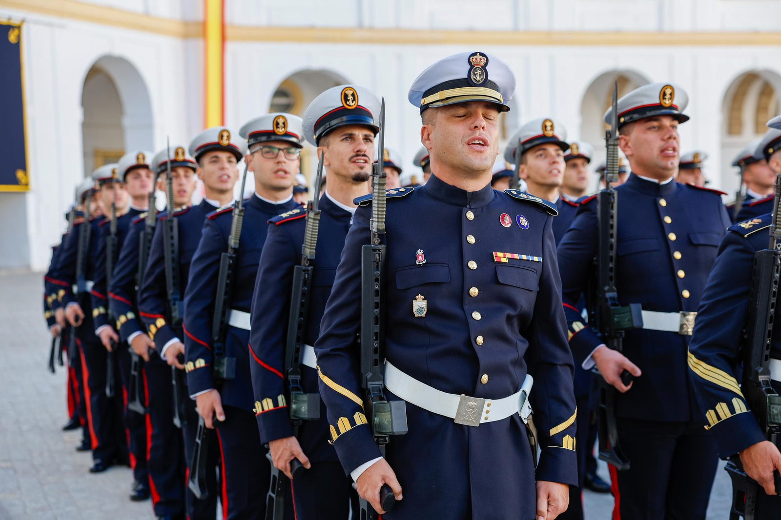 Las condecoraciones a los infantes de marina que participaron en la misión de la DANA, en imágenes
