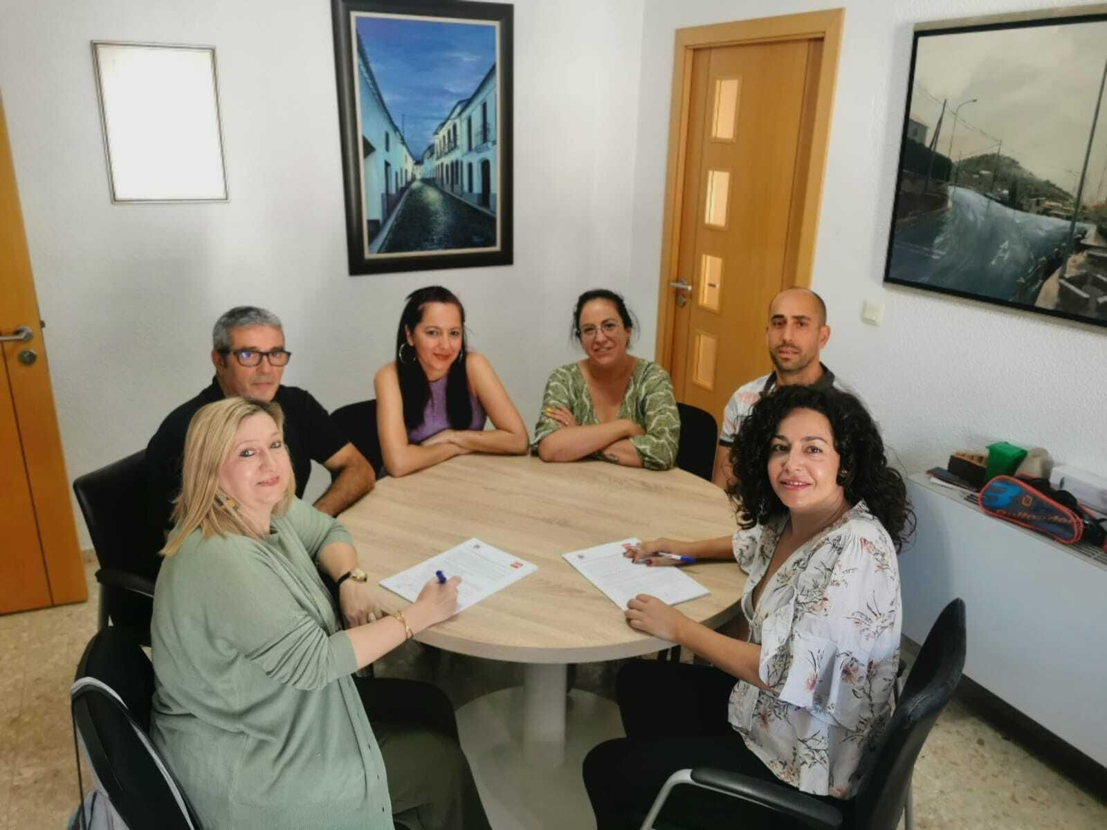 Reuniones entre el PSOE y la Agrupación Electoral El Alcornoque. Reuniones entre el PSOE y la Agrupación Electoral El Alcornoque.