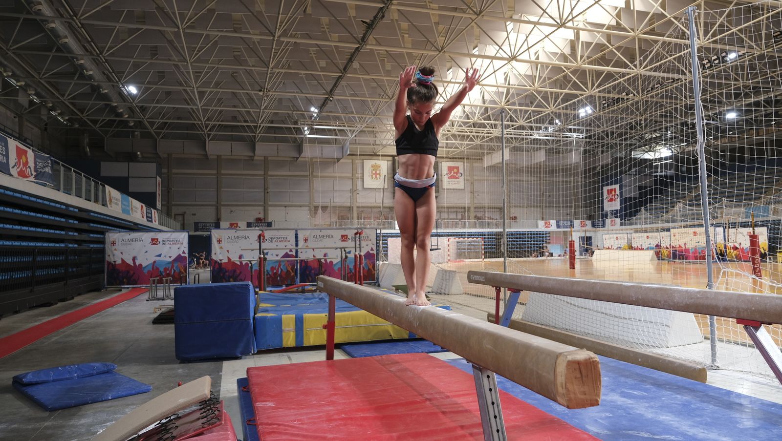 Imágenes de los entrenamientos de los gimnastas almerienses