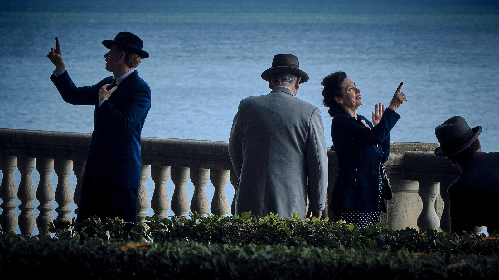 Momento del rodaje, en la Alameda, de la serie de Disney+ con Logan Lerman como protagonista.